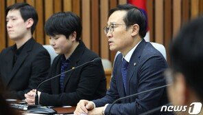 홍영표 “5·18망언 3인방 퇴출시켜야…한국당은 의지없어”