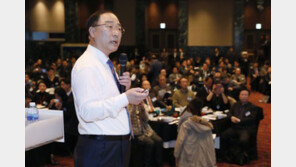 홍남기 “4차산업혁명, 고용 영향은 ‘블랙박스’…정부 대비해야”