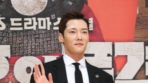 최진혁 측 “‘황후의 품격’ 연장 불참… 해외 일정 탓”