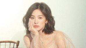‘데뷔 22주년’ 송혜교, 고혹적인 봄의 여인