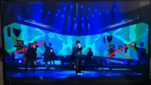 산이, ‘몰카 옹호’ 논란에 리허설 영상 공개…‘I♡몰카’→‘몰카X’ 반전