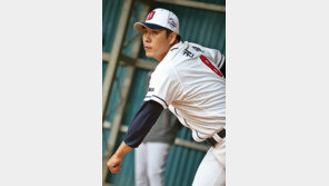 권혁 첫 불펜피칭 지켜본 김태형 감독 “몸 가볍고 좋아 보여”
