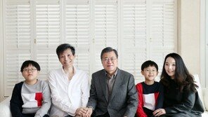 文대통령, ‘암투병’ 이용마 기자 두번째 병문안