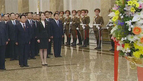 김정은-김여정, 김정일 생일 금수산궁전 참배