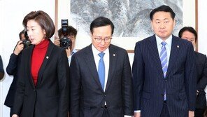 與 “조건 없는 국회정상화” vs 한국당 “김태우 특검 등 수용”