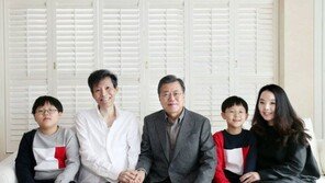 이용마 암투병 틈틈이  “文, ‘소득주도 성장 정책’ 기초만 깔아도 성공”