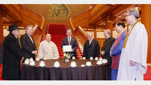 文대통령 “종교인 적극 참여로 3·1운동 100주년 뜻깊게 기념”