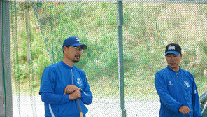 [오키나와 리포트] “지난해보다 나을 것” 맥과이어-헤일리 지켜본 김한수의 시선