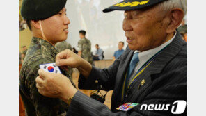 軍장병 전투복 어깨 태극기 ‘위장색→원색’ 바뀐다