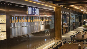 그릴서 구운 스테이크-셰프가 만들어주는 샐러드… 빕스, 특화매장으로 화려한 부활