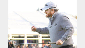 뇌종양 이긴 홈스, 또 한번 자신을 이겼다… PGA ‘제네시스’ 14언더 우승