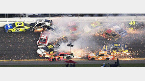 美 자동차 경주서 차량 21대 추돌… 사망자는 없어