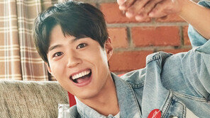  코카콜라, ‘국민남친’ 박보검 심쿵유발 미소 담긴 비하인드 컷 공개 