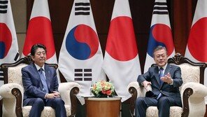 靑 “文대통령 방일 일정, 알고 있는 게 없다”