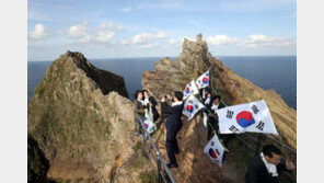 日관방, 韓해양조사선 독도 항행 “외교루트 통해 강력 항의”