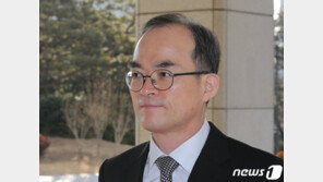 문무일 검찰총장 “경찰 통제할 올바른 수사권조정 논의되길”