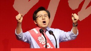 황교안 “朴 전 대통령 탄핵절차 하자 있어…헌재 결정은 존중”