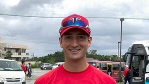 [강산의 오키나와 리포트] ‘홈런치는 투수’ 윌랜드, “한국행? 아내가 바로 OK 했죠”