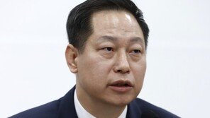 ‘교도소 독방거래’ 김상채 변호사 구속…“증거인멸 염려”