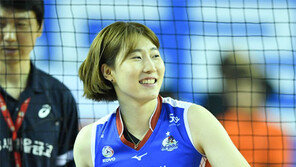 쩌렁쩌렁 박정아… 살랑살랑 ‘봄 배구’