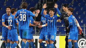 울산 ‘5골 쥐락펴락’… 페락 대파하고 ACL 합류