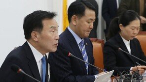 손학규 “한국당 전대, 극우 잔치장…국민에 대한 예의 없어”