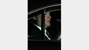 아사히 “비건-김혁철 평양회담, 전화·메모에 수차례 중단돼” 