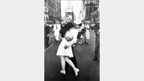 2차대전 종전 상징 ‘더 키스’사진 남주인공 96세 생일 이틀 전 별세