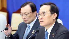 황교안 “박근혜 탄핵 부당”…與 “국민 모독, 민주주의 부정”