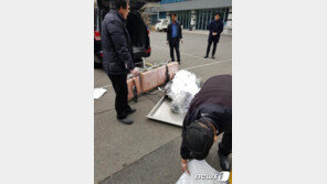 “시신 떨어뜨리는 등 부실 관리”…한화 폭발사고 유가족 반발