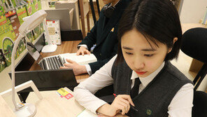 “올해는 다용도 소형 책상이 대세”