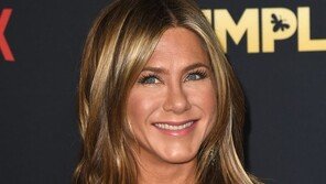 [내가 왜 떴게?] 당신도 나이가 들었구려…브래드 피트, 제니퍼 애니스톤