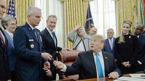 회담 기대치 낮추는 트럼프… “급하게 진행할 시간표 없다”