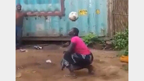 축구공 묘기 동영상… 트럼프 트윗 맞아?