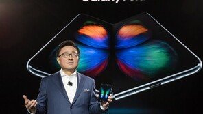 삼성전자, 폴더블 스마트폰 시대 열다… ‘갤럭시 폴드’ 데뷔