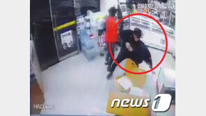 길가다 편의점 강도 본 시민, 한방에 제압 경찰넘겨