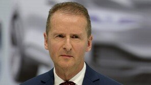 폭스바겐 CEO “美, 자동차 관세, 수십억 유로 손실 유발”