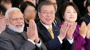 文대통령·모디 총리, ‘간디 흉상 제막식’ 참석…“간디 정신, 평화·번영으로 실현되길”