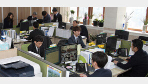 상주 인구 10만명 붕괴… 공무원들 검정 넥타이