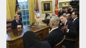 美中 무역협상 이틀 더 하기로…트럼프 “3월1일 휴전기한 연장 가능”