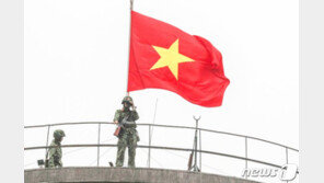 ‘중요협의’ 있었나? 북미, 40분여 ‘짧은 미팅’ 끝 헤어져