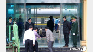 ‘김정은이 움직인다’ 기차역에 ‘발판’…북미, 휴일 ‘실무협상’