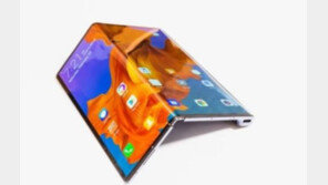 화웨이 ‘폴더플폰’ 공개…삼성 갤럭시 폴드보다 크고 70만원 비싸