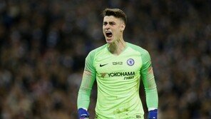 골키퍼가 감독의 교체명령 거부, 초유의 사태 ‘콩가루 첼시’