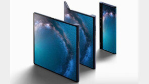 화에이 폴더블폰, 가격까지 70만원 비싸…“우그러짐 충격, 삼성 승리”