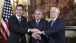 美펜스, 베네수엘라 과이도 만나 “트럼프, 100% 당신편”