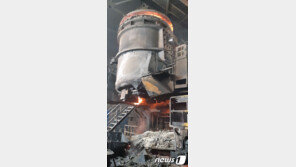 현대제철 용광로 쇳물 넘쳐 흘러…“2시간째 안전조치 중”