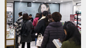 [비즈 프리즘] “H&B 스토어 때문에” 로드숍 울고, 제조업체 웃다