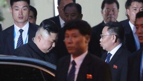 김정은, 하노이 북한대사관 50분 간 방문…“만세” 환호성