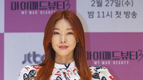 [내가 왜 떴게?] 그 머리가 부럽습니다…한혜진, 빨간머리